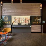 Dean's מלון