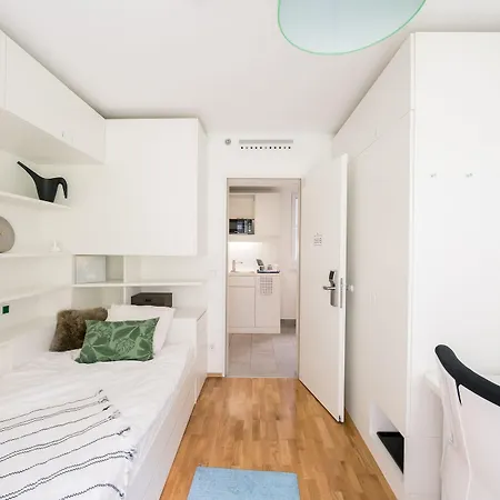 Dean's Hotell 3*