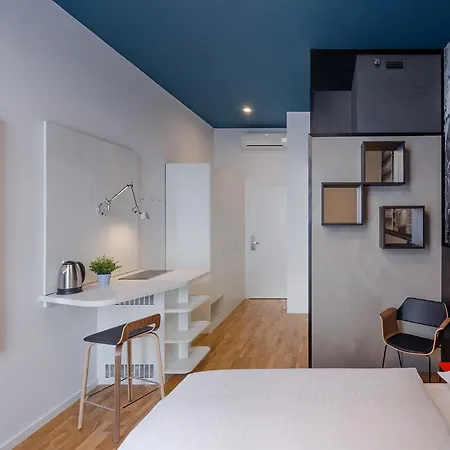 Dean's Hotell 3*