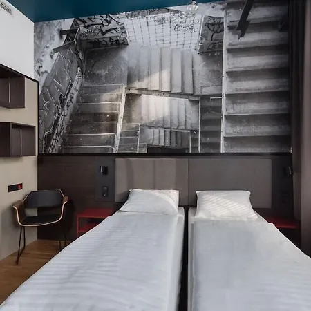 Dean's Hotel 3*