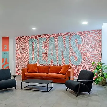Dean's Otel