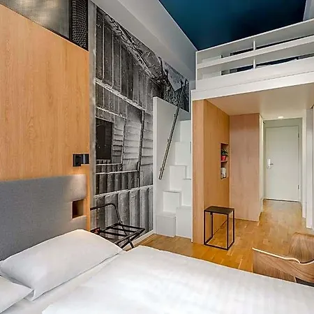 Dean's Otel